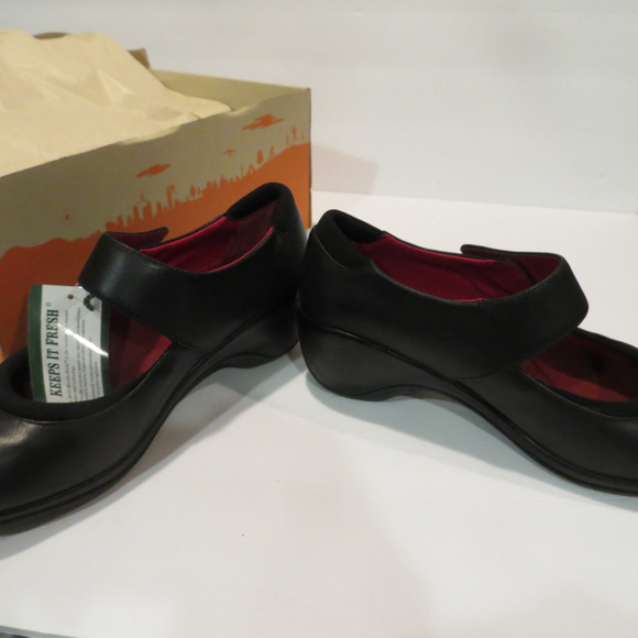 - Womans Merrell Black Shoe 7 Brand new, never worn - Picture 5 of 13